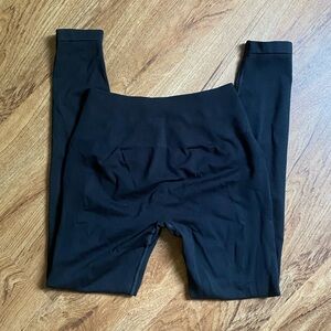 ALPHALETE Black High-Waisted Leggings with scrunch detail